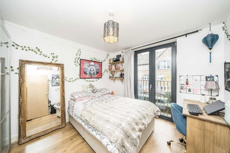 Room Needleman Street in Greater London