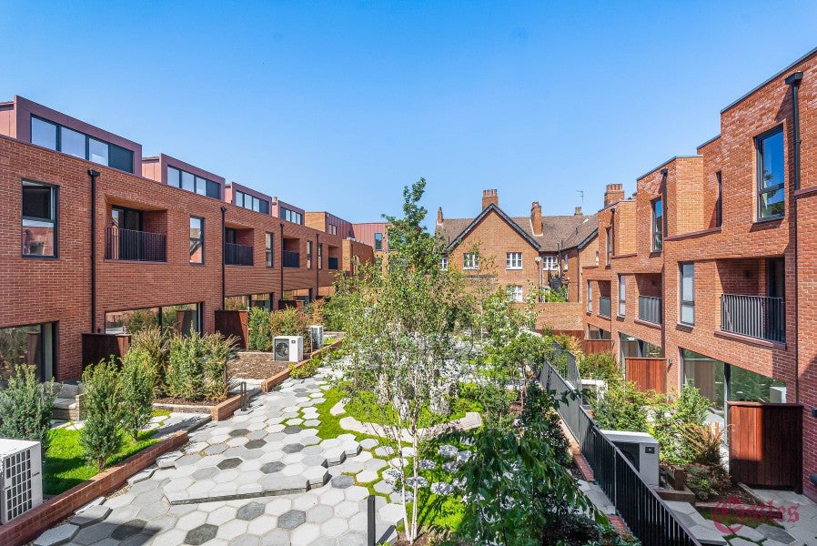 Flat Harold Road in Greater London