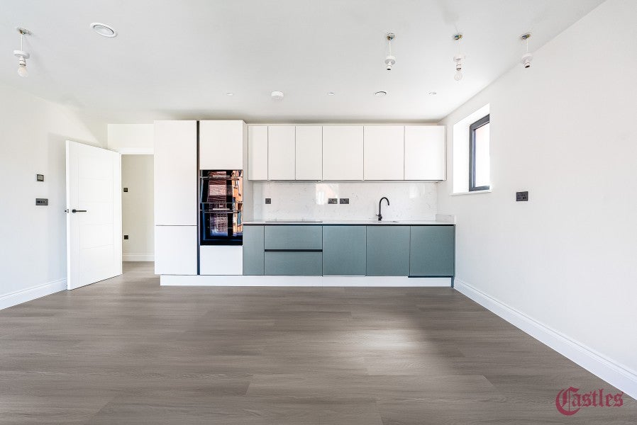 Flat Harold Road in Greater London