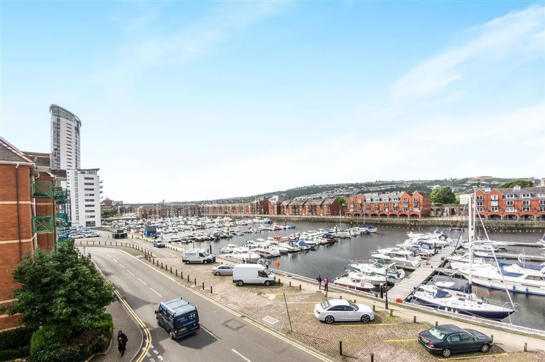 Flat Trawler Road in Swansea