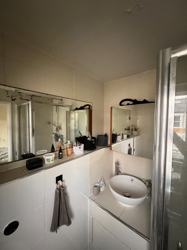Room Halstow Road in Greater London