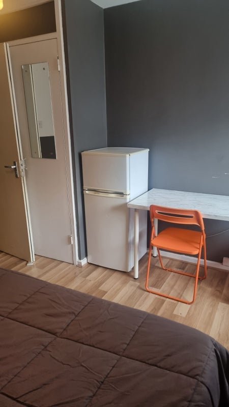 Room Montrose Walk in Greater London