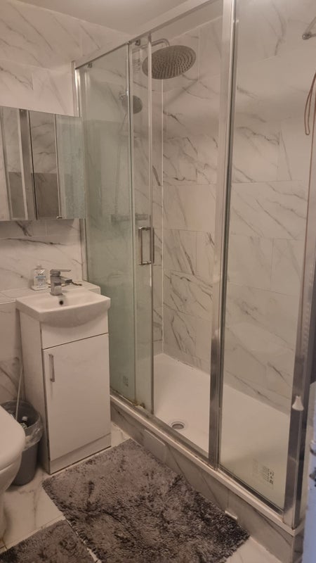 Room Montrose Walk in Greater London