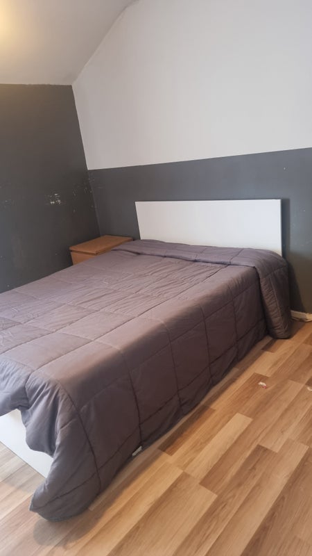 Room Montrose Walk in Greater London