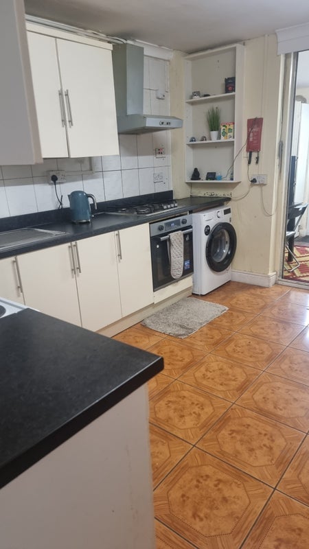 Room Montrose Walk in Greater London