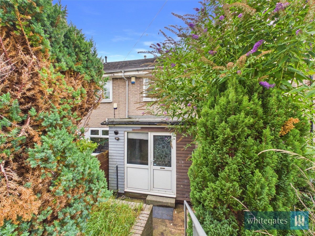 House Arnford Close in Bradford
