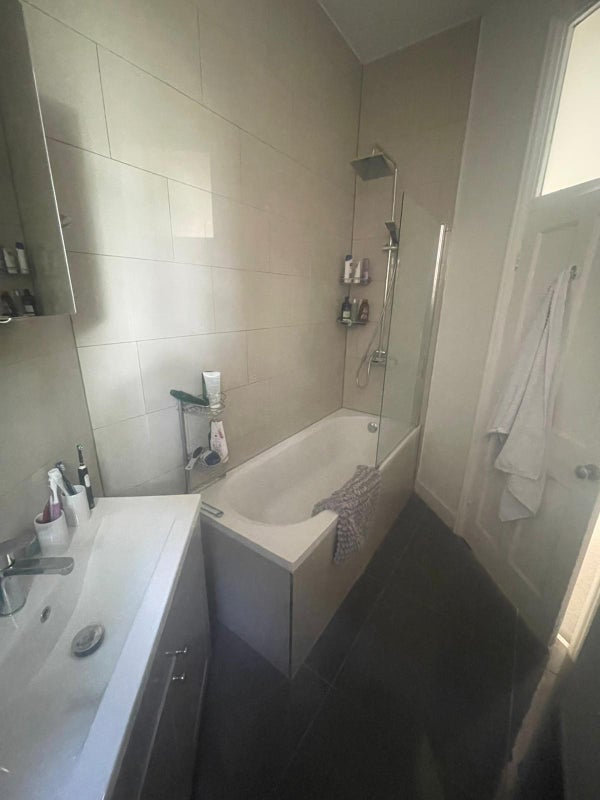 Room Goldhawk Road in Greater London