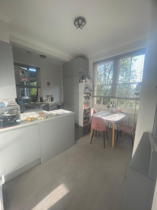 Room Goldhawk Road in Greater London