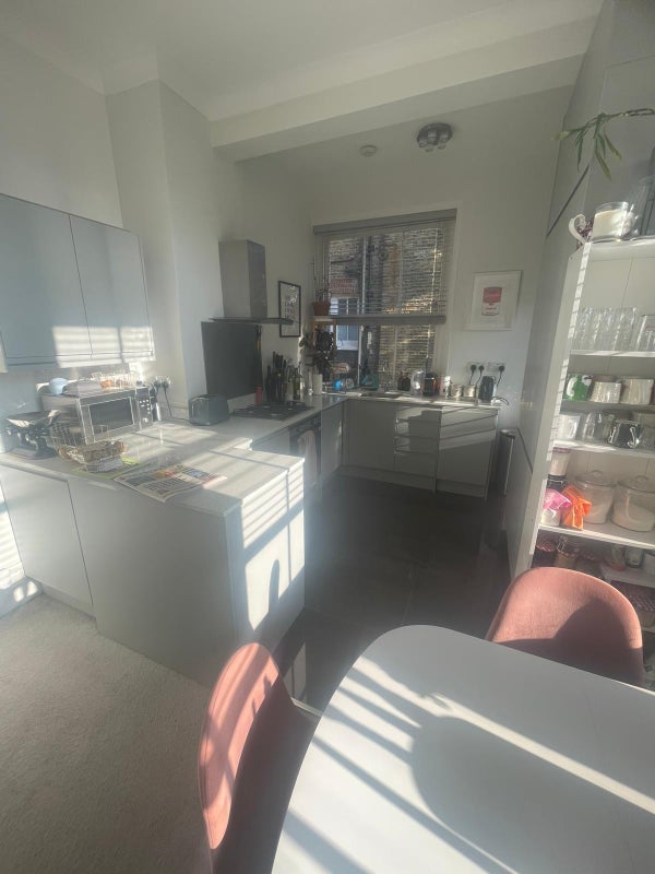 Room Goldhawk Road in Greater London
