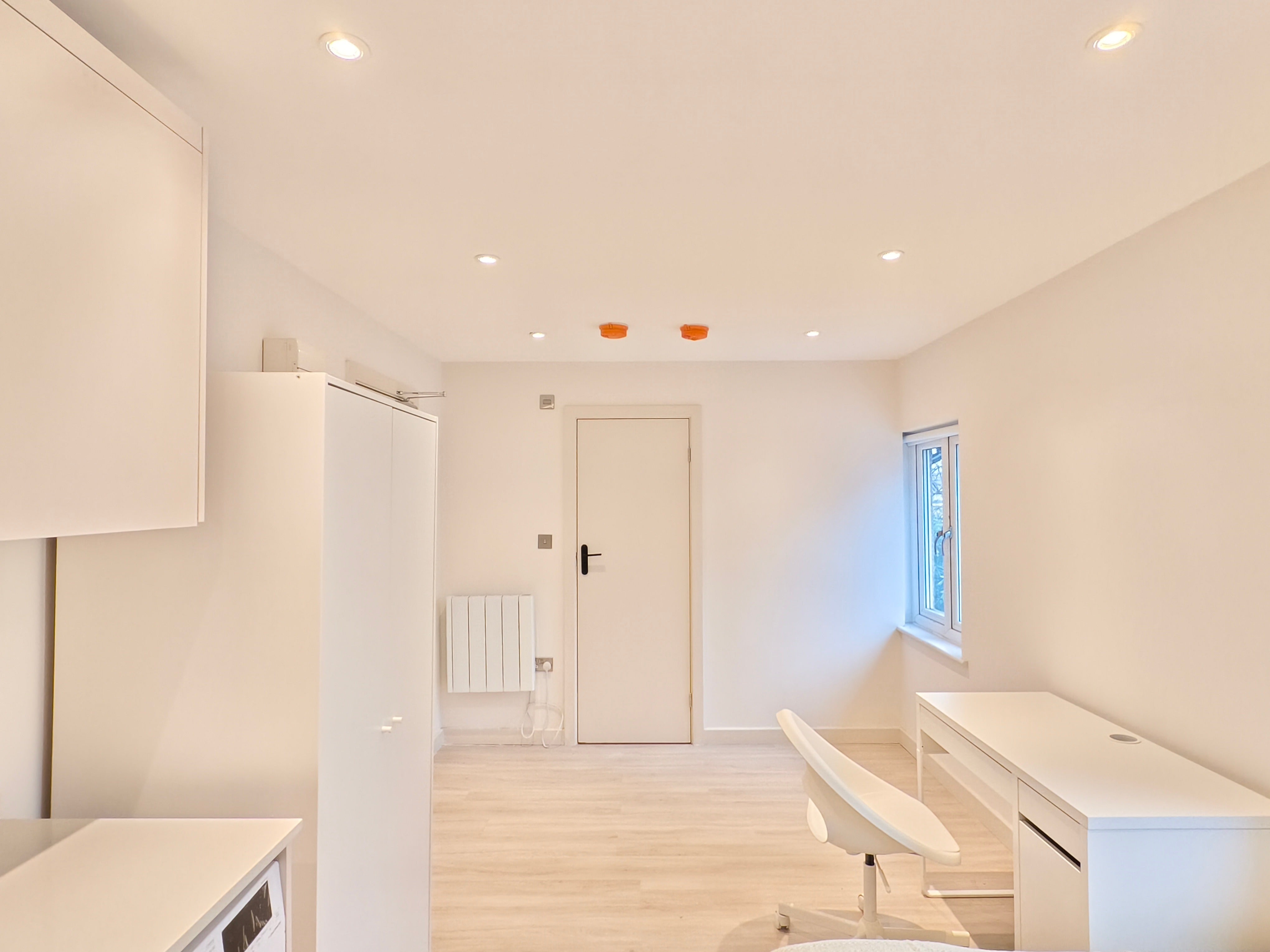 Flat Bisson Road in Greater London