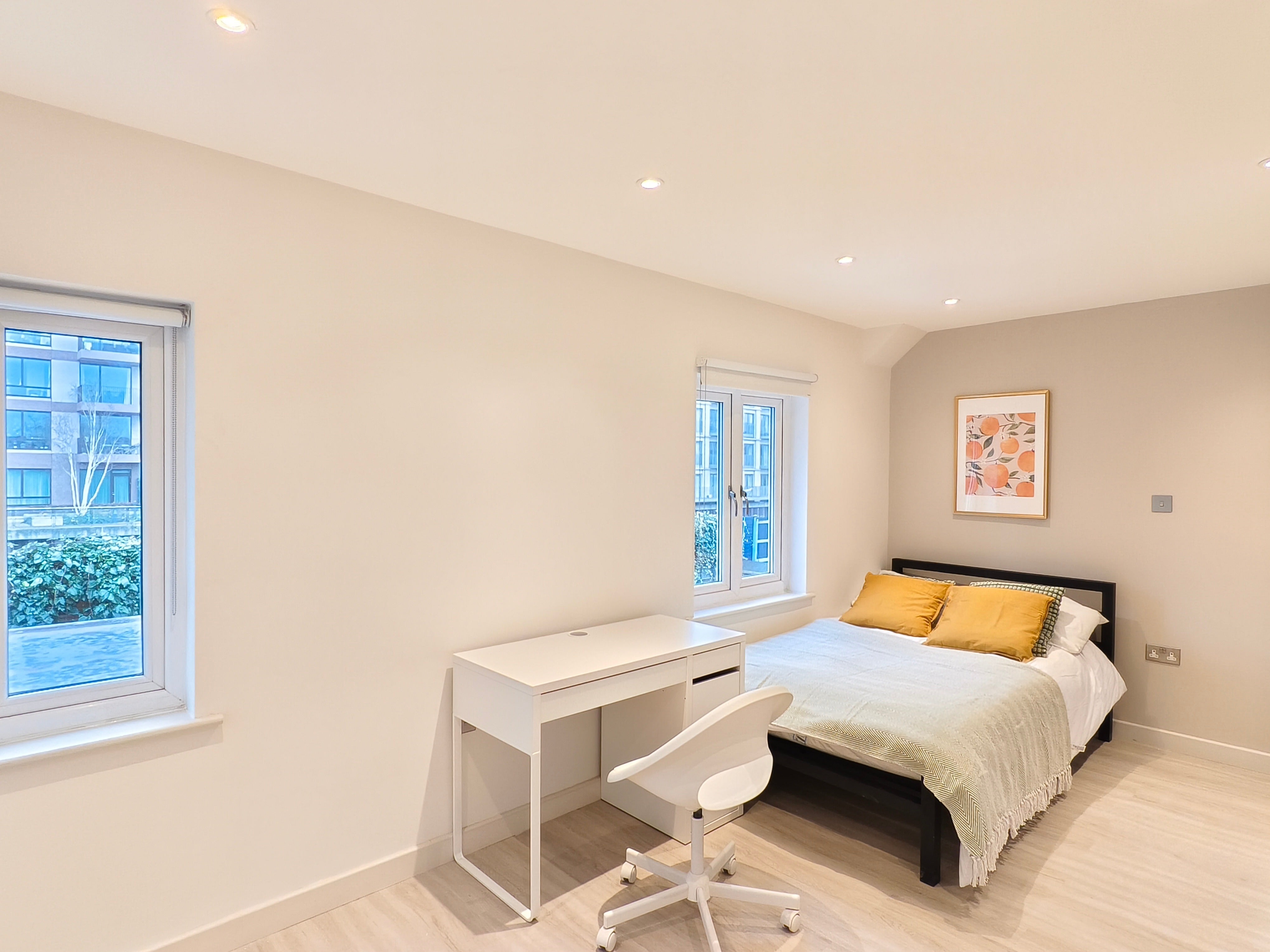 Flat Bisson Road in Greater London