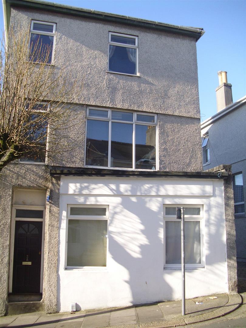 Flat Pentyre Terrace in Plymouth