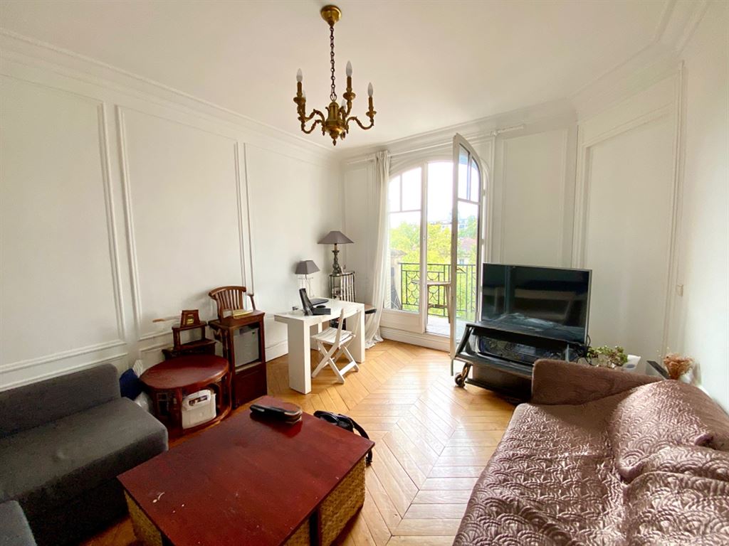 Flat Place Violet in Paris
