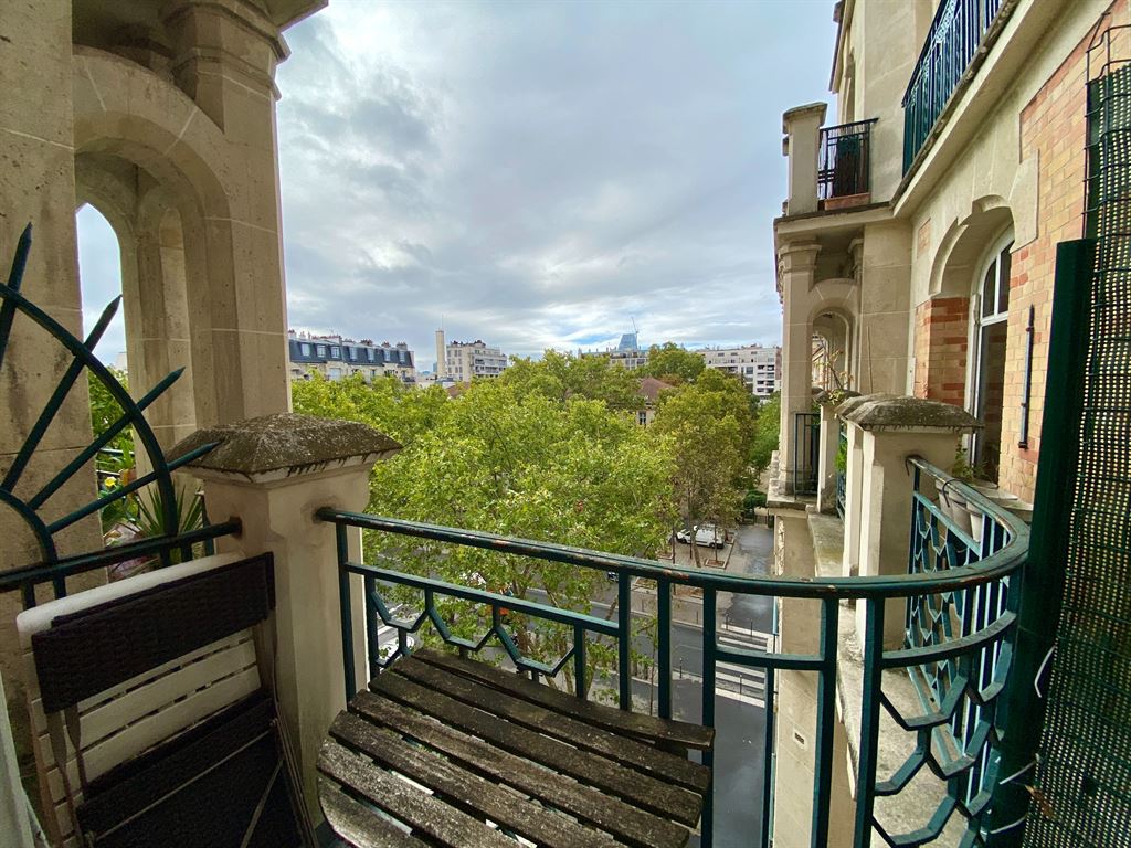 Flat Place Violet in Paris