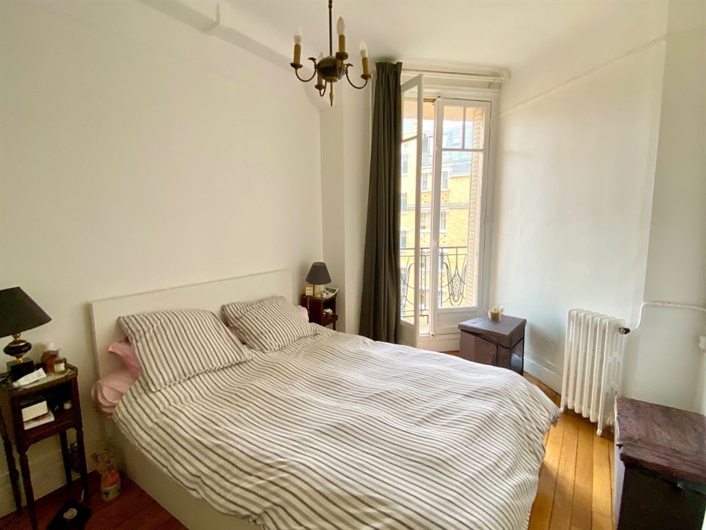 Flat Place Violet in Paris