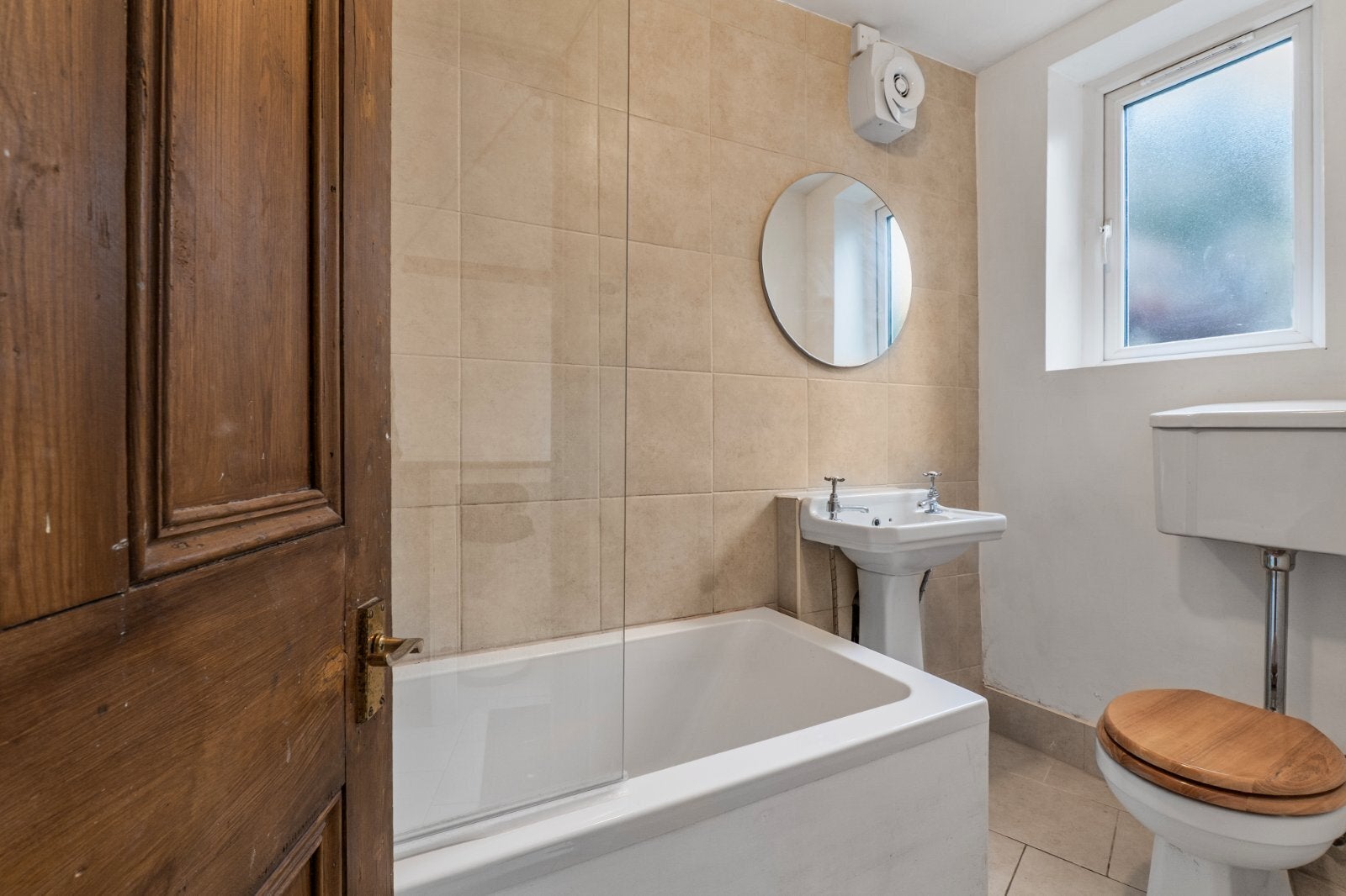 Flat Galesbury Road in Greater London