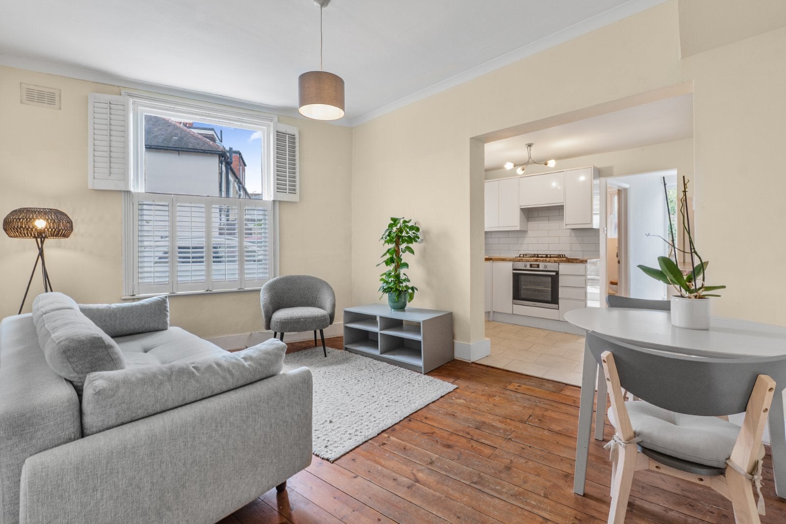 Flat Galesbury Road in Greater London