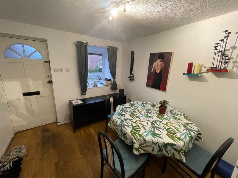Room Arundel Close in Greater London