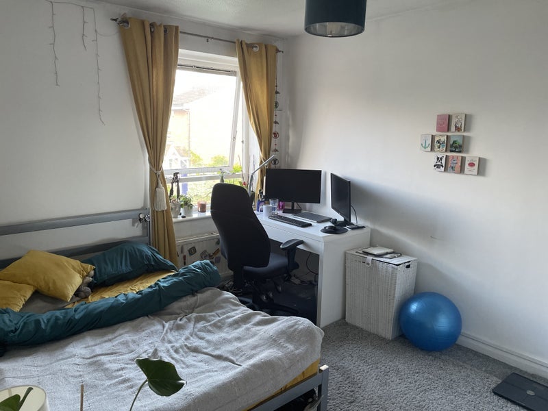 Room Arundel Close in Greater London