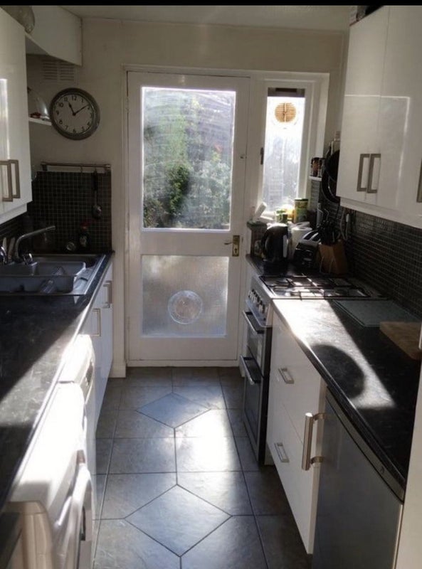 Room Arundel Close in Greater London