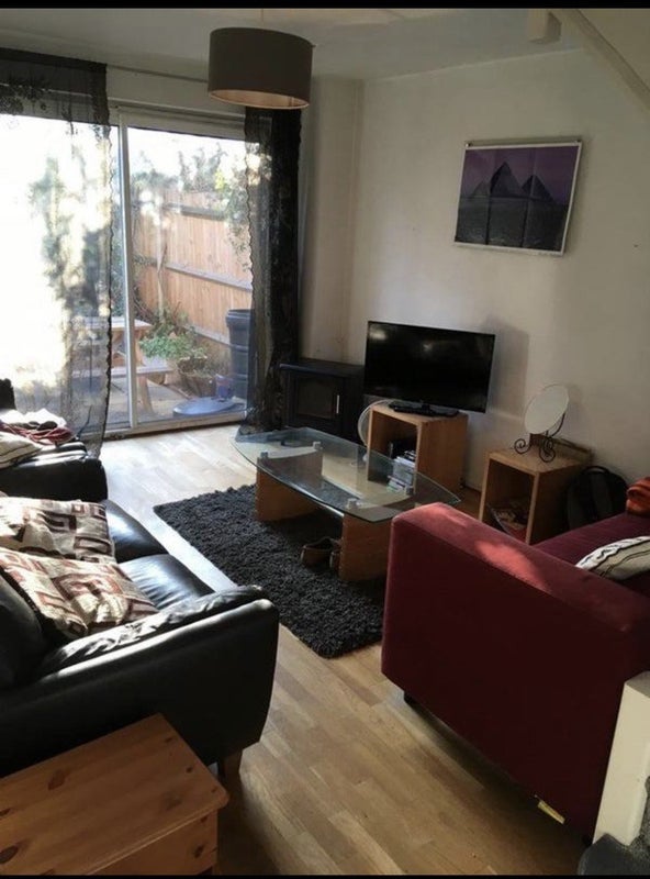 Room Arundel Close in Greater London
