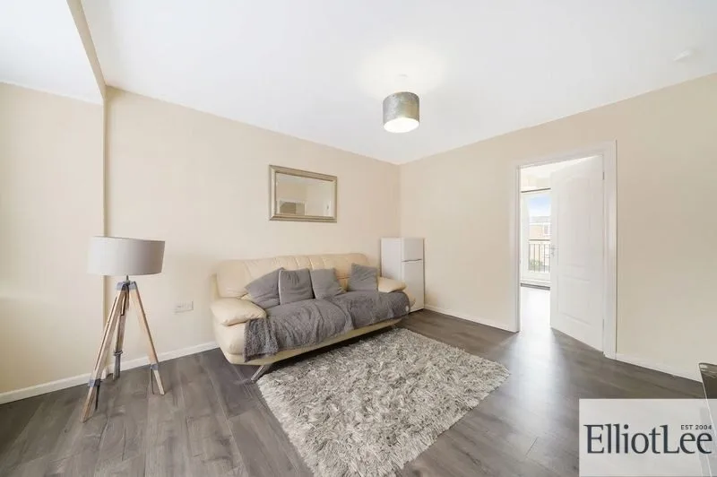 House Eastcote Lane in Greater London