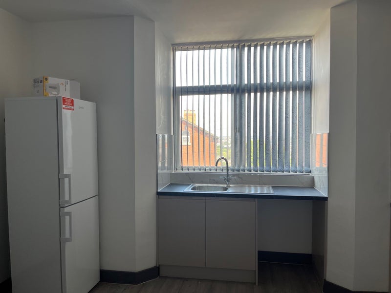 Room Cemetery Road in Leeds