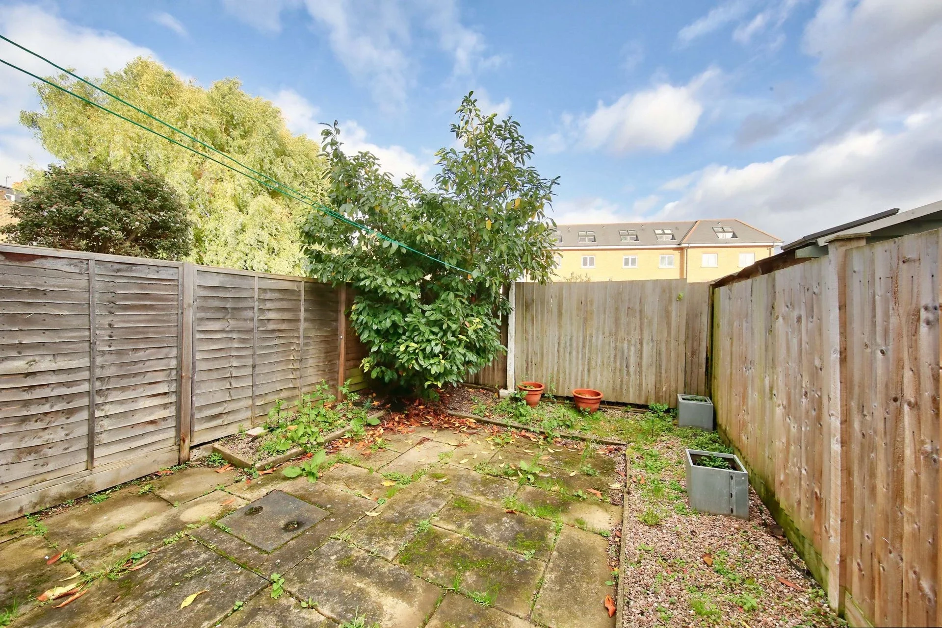Flat Duntshill Road in Greater London