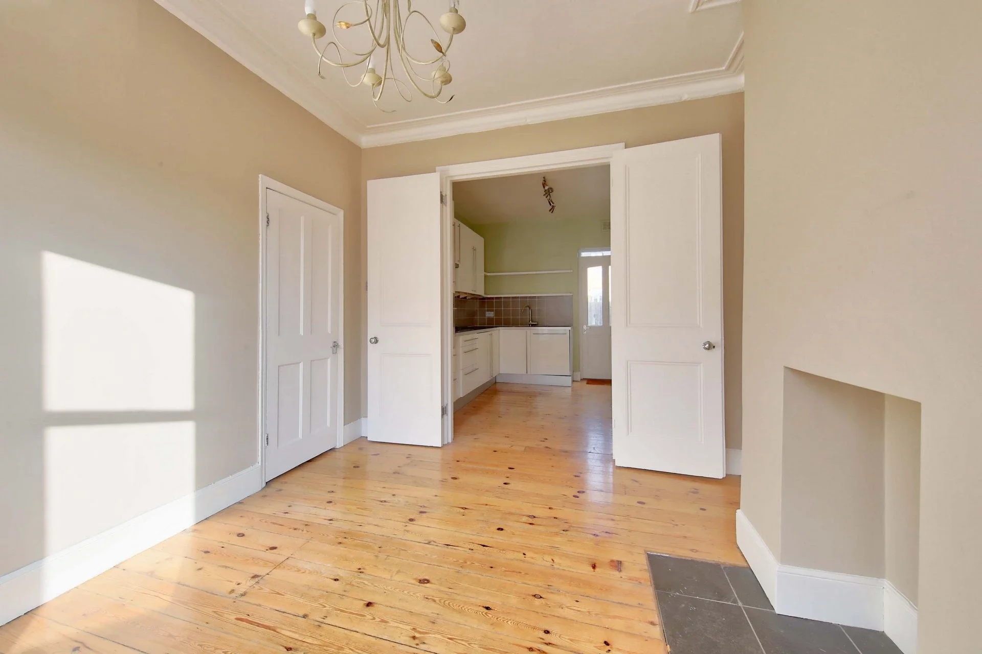 Flat Duntshill Road in Greater London