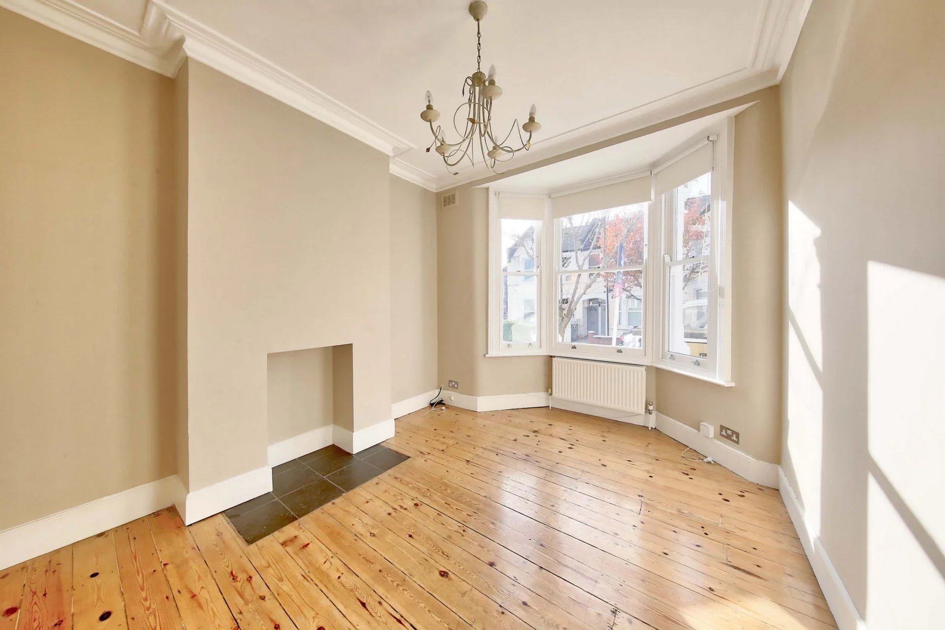 Flat Duntshill Road in Greater London