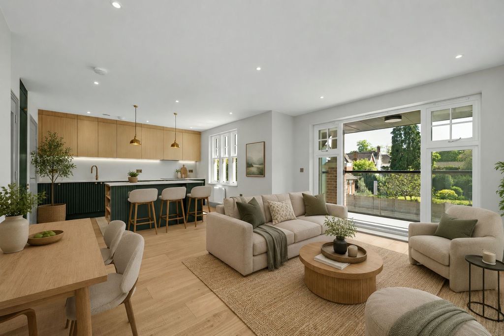 Flat Beauchamp Road in Elmbridge
