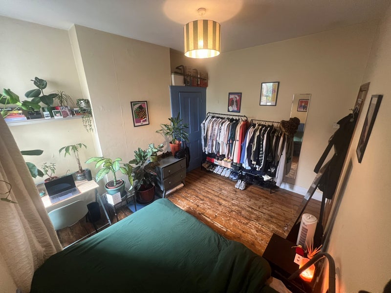 Room Holmewood Gardens in Greater London