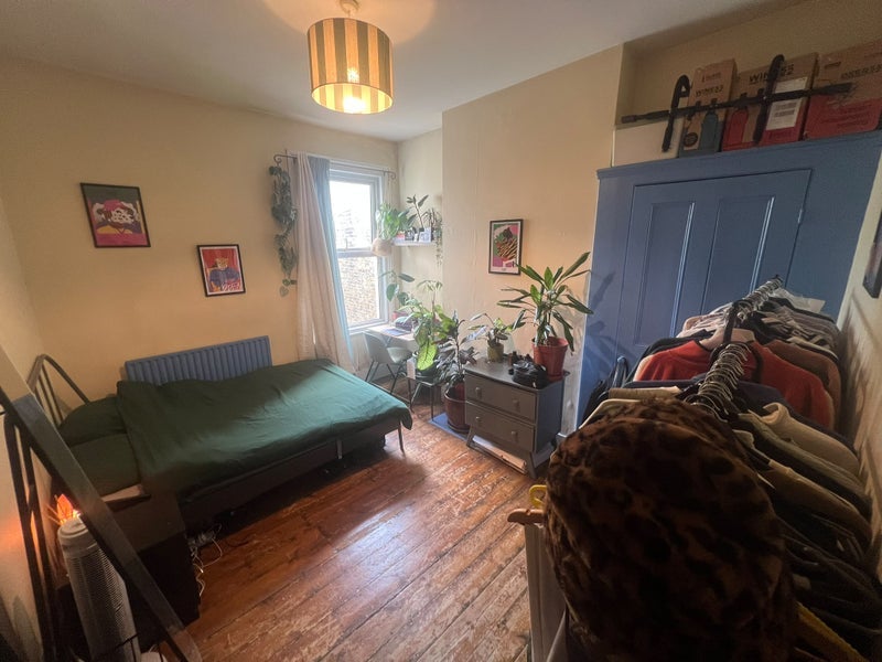 Room Holmewood Gardens in Greater London