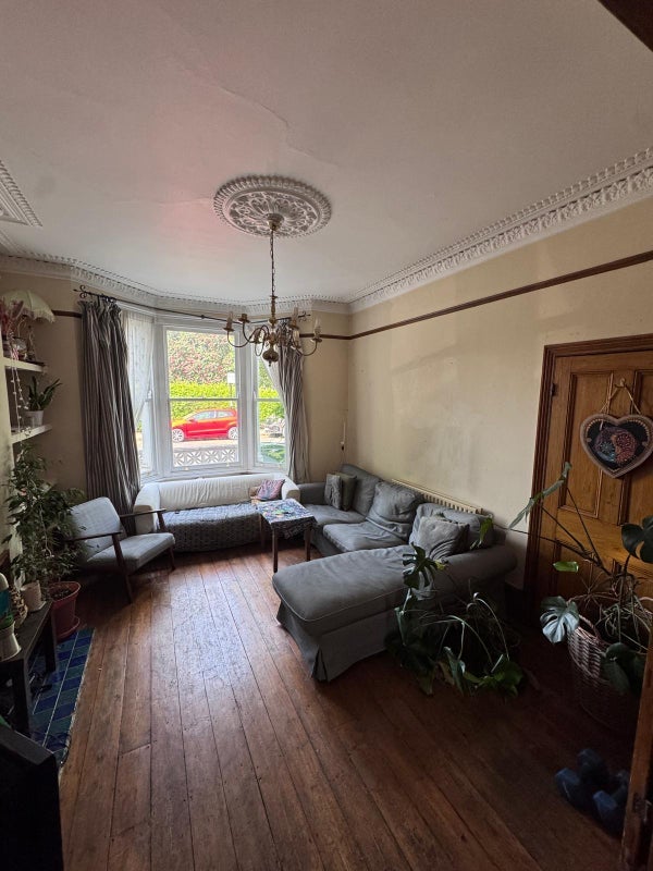 Room Holmewood Gardens in Greater London