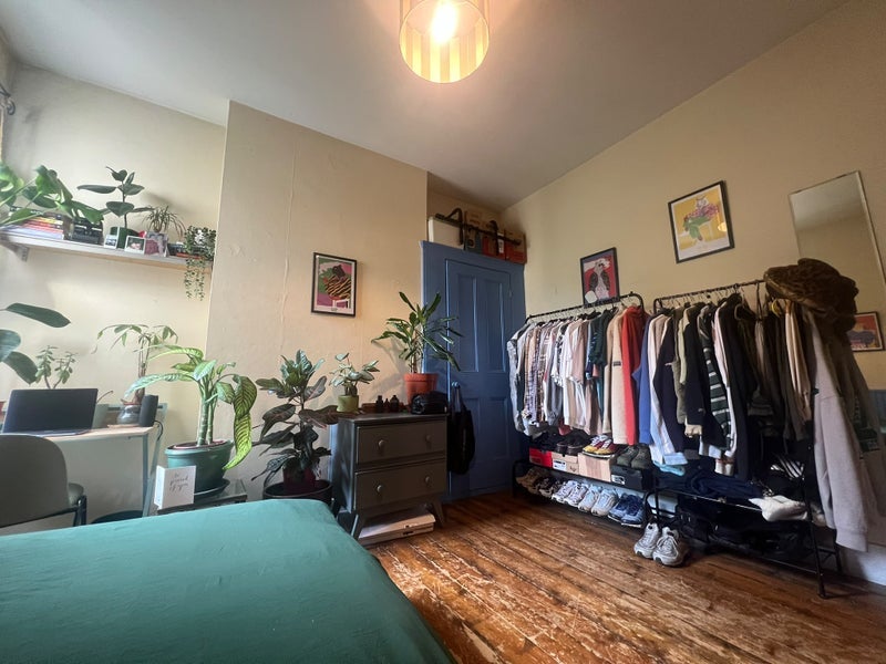 Room Holmewood Gardens in Greater London