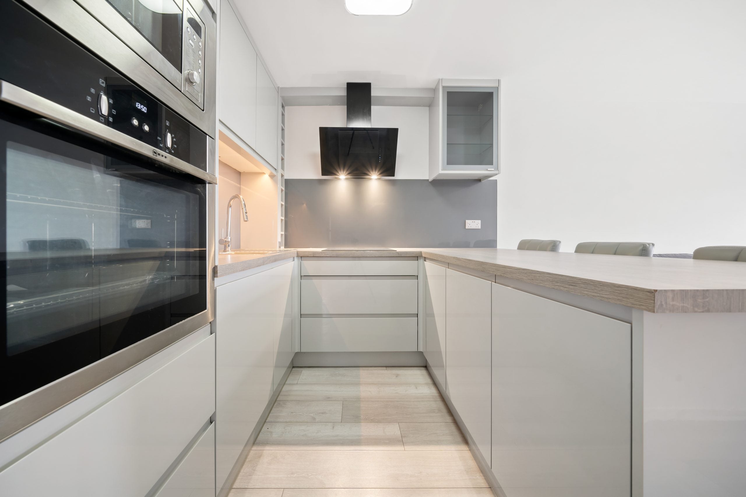 Flat Sunningfields Road in Greater London