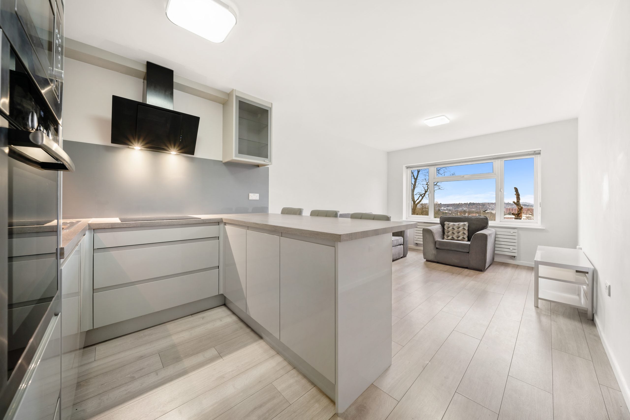 Flat Sunningfields Road in Greater London