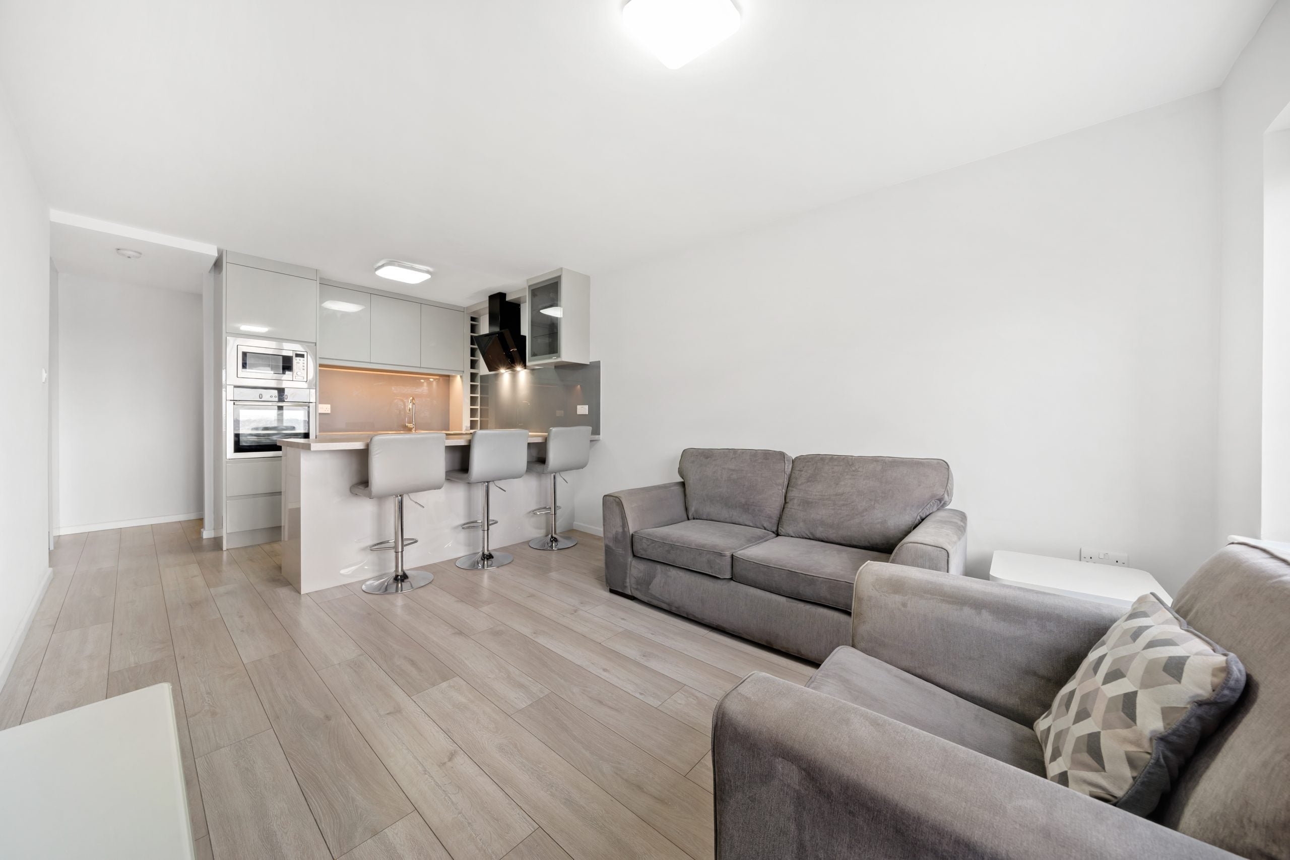 Flat Sunningfields Road in Greater London
