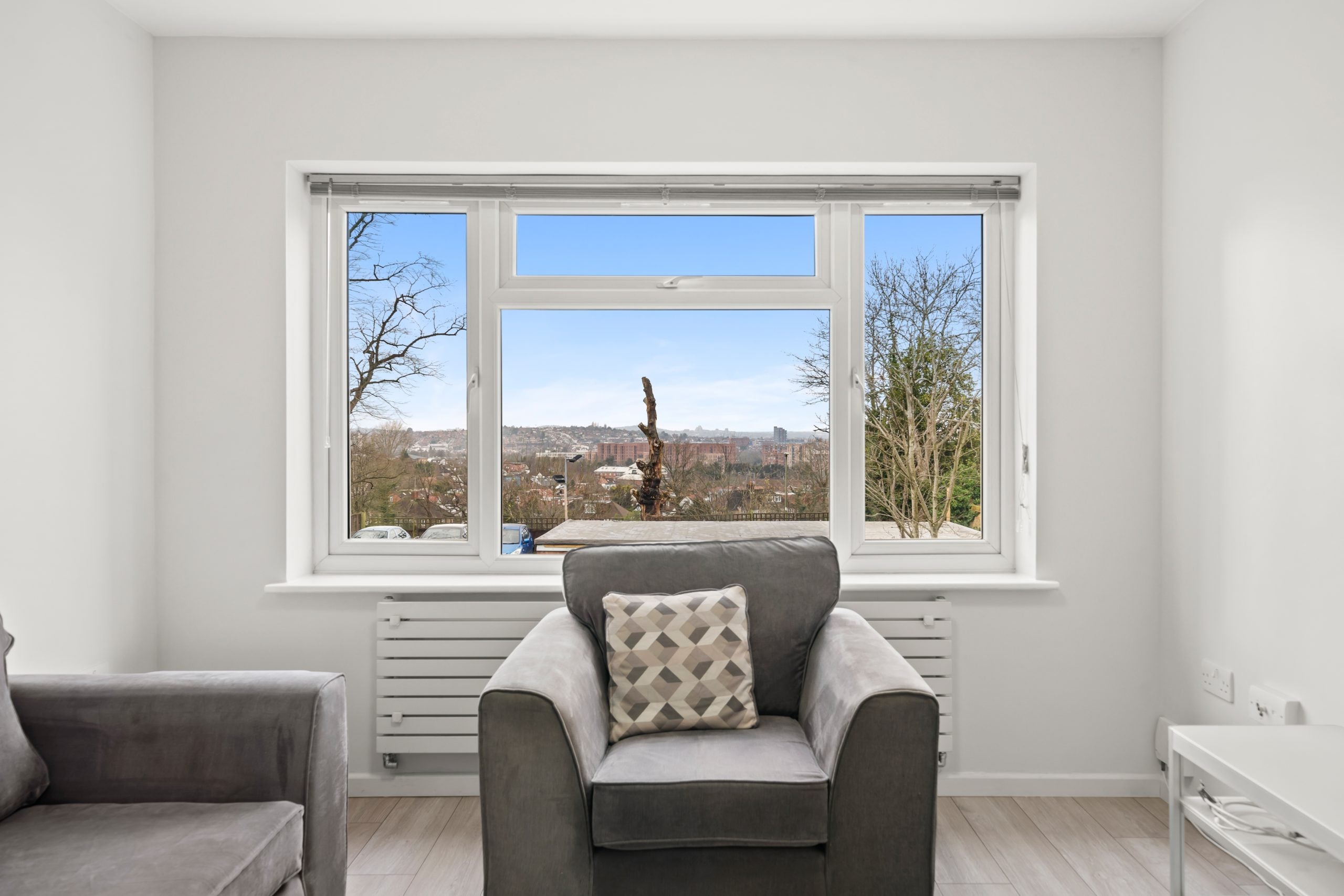 Flat Sunningfields Road in Greater London