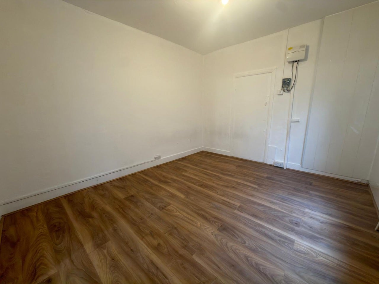 Flat Mitcham Road in Greater London