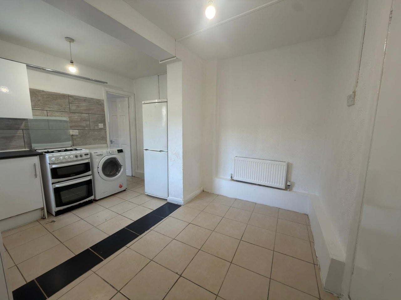 Flat Mitcham Road in Greater London
