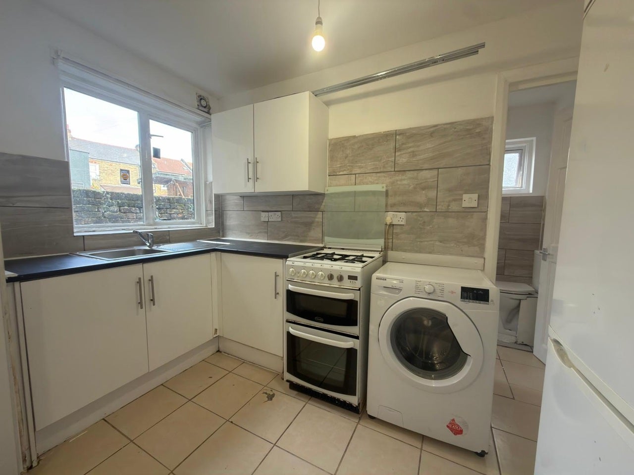 Flat Mitcham Road in Greater London