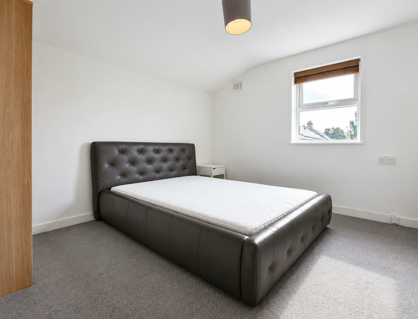 Flat Myddleton Road in Greater London
