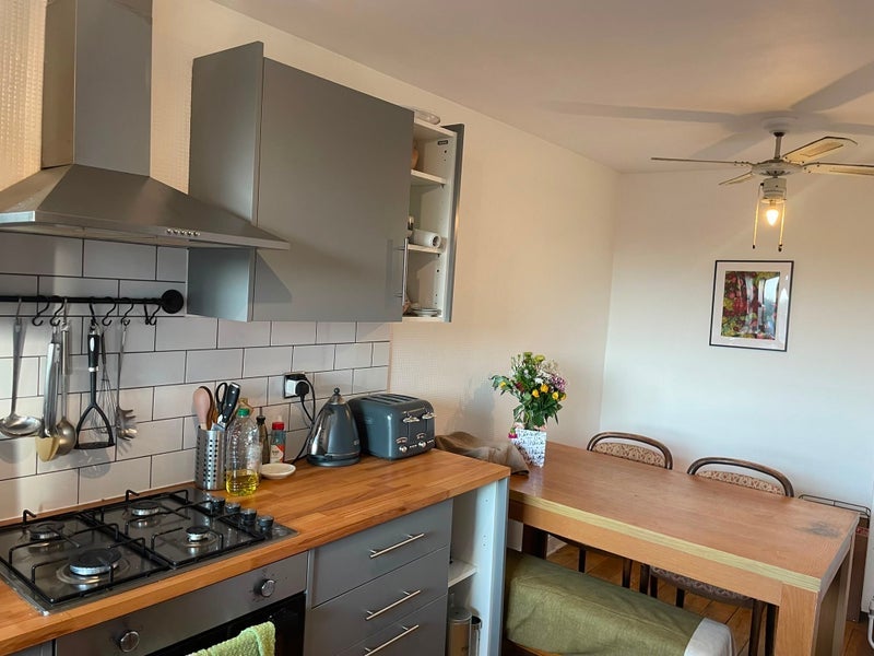 Flat Driffield Road in Greater London