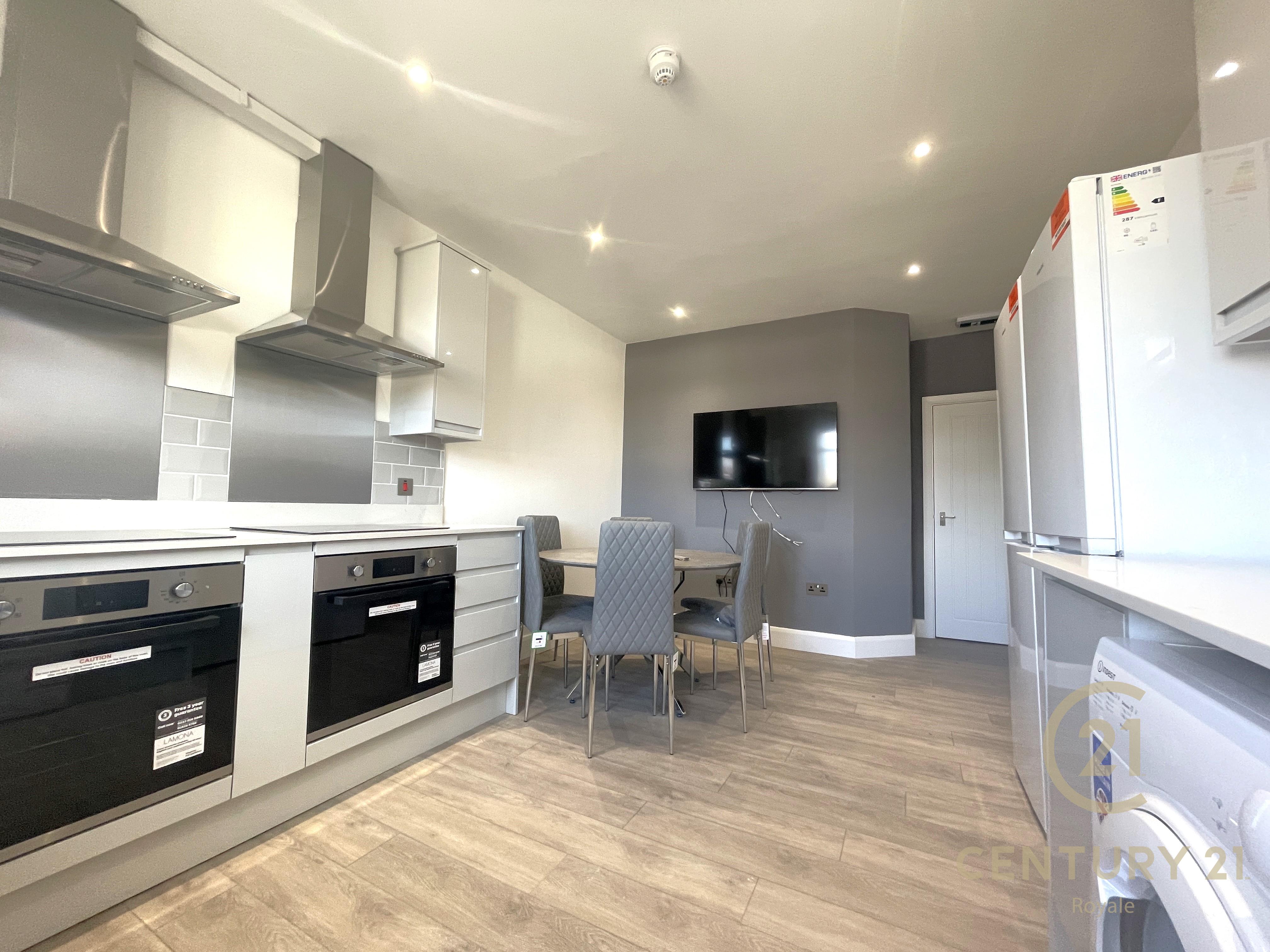 Room Maple Road in Greater London
