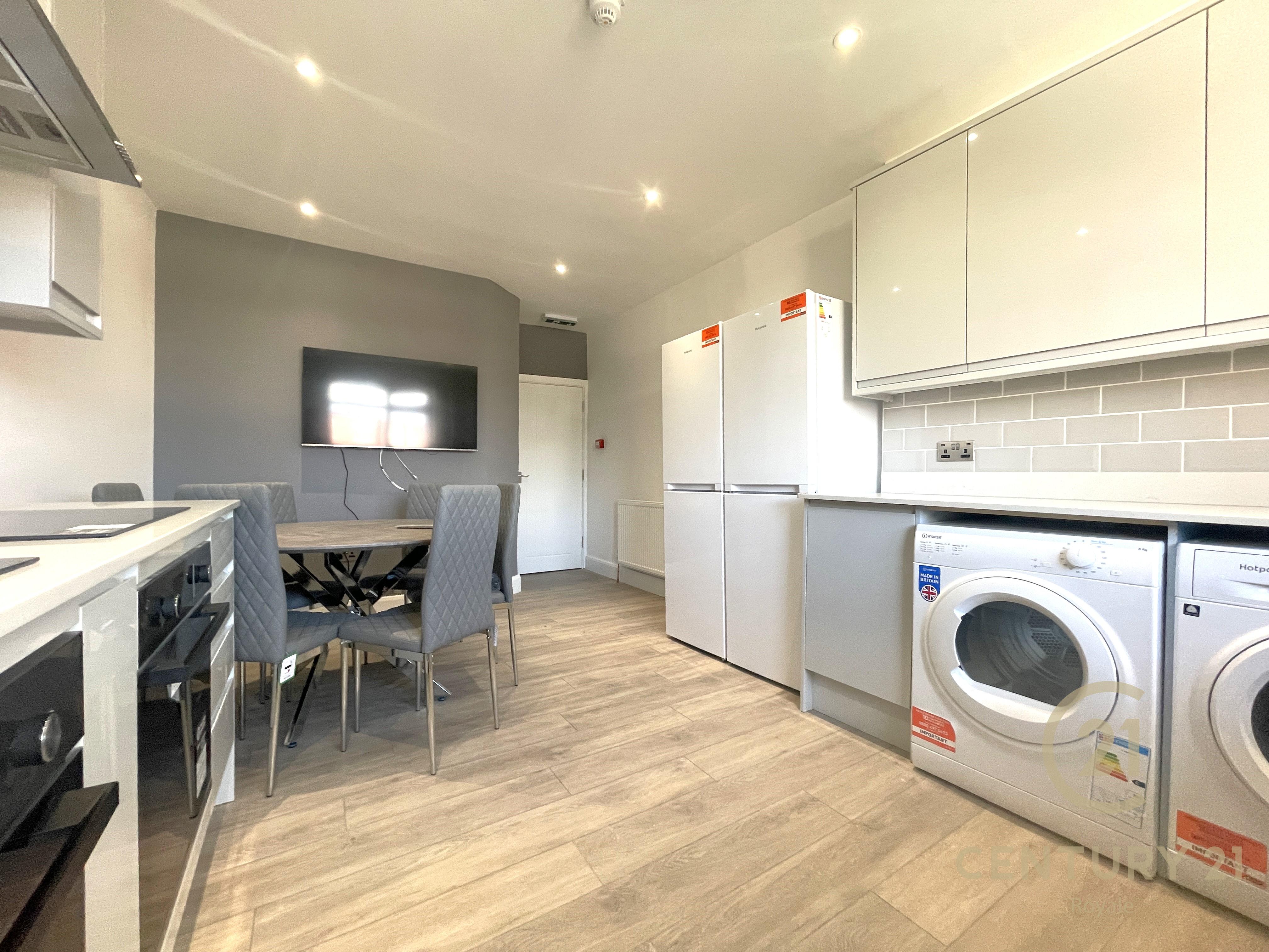 Room Maple Road in Greater London