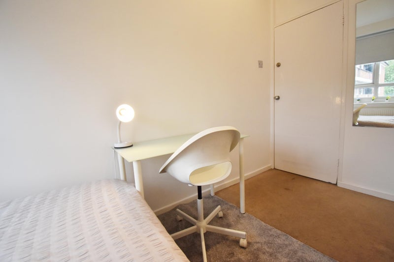 Room Crossford Street in Greater London
