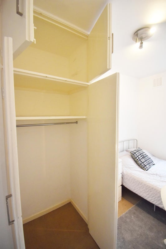 Room Crossford Street in Greater London