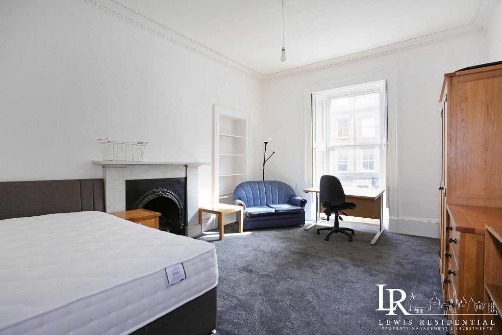 Room South Clerk Street in City of Edinburgh