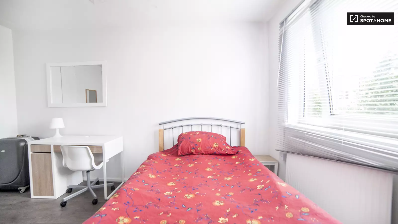 Room Burcham Street in Greater London